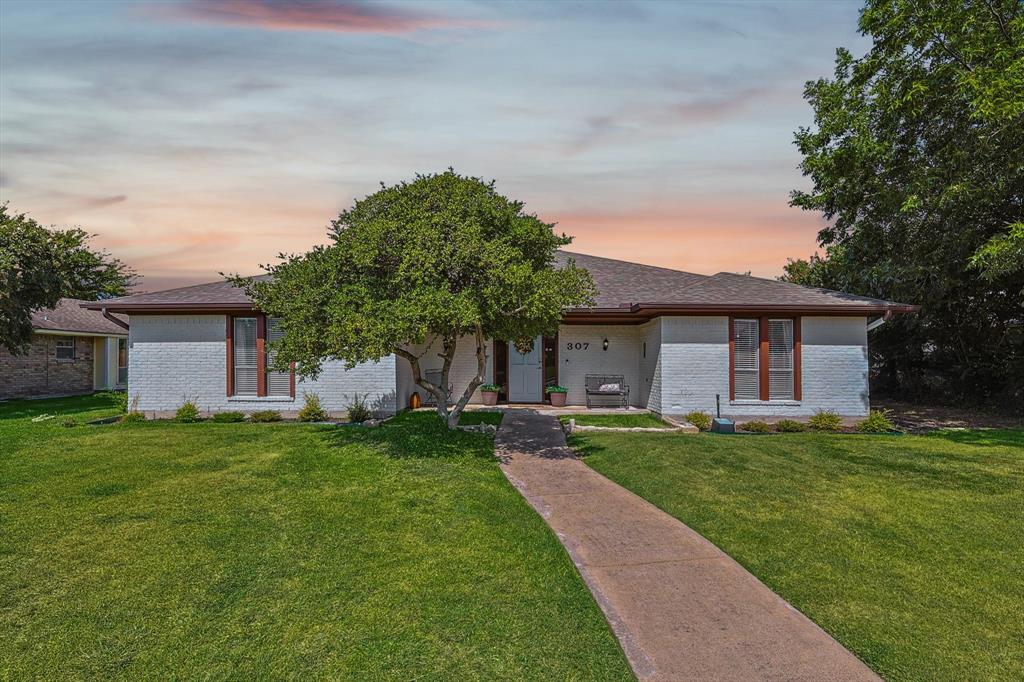 Naples Dr, Duncanville, TX 75116