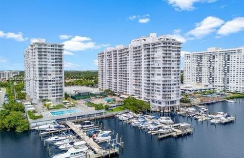 702-18081 Biscayne Blvd, Aventura, FL, 33160-5233 | Card Image