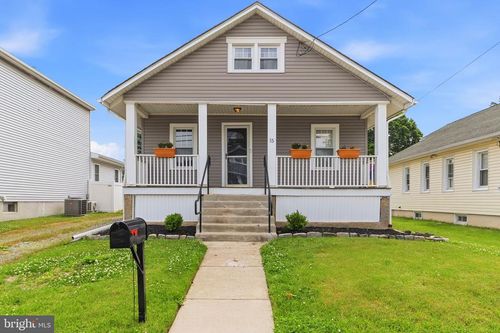 15 S Clinton Ave, MAPLE SHADE, NJ, 08052-3204 | Card Image