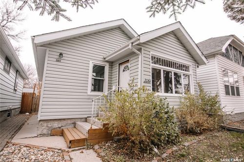 2061 Queen St, Regina, SK, S4T4C2 | Card Image