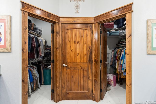381 Camino Primero, House other with 3 bedrooms, 2 bathrooms and null parking in Leakey TX | Image 35