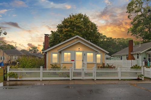 20 Wildwood Ave, Wareham, MA, 02571-2509 | Card Image