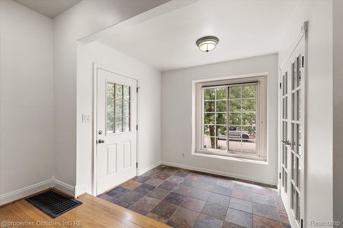 381 Vester St, Ferndale, MI, 48220-1715 | Card Image