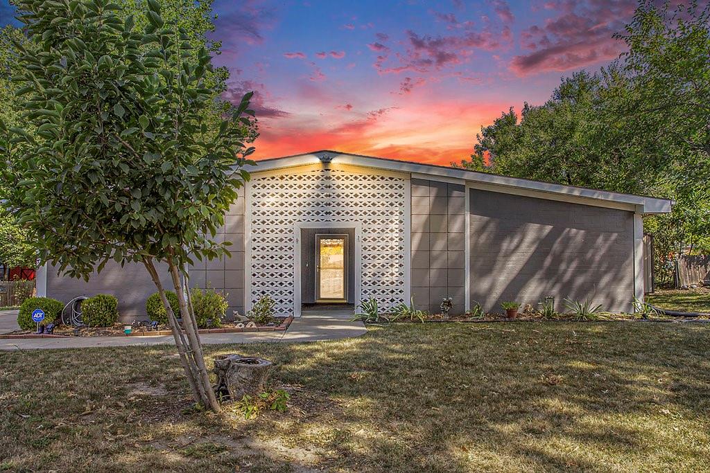 Sunset Strip St, Excelsior Springs, MO 64024