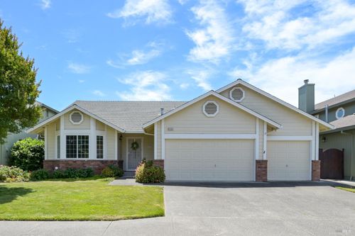 9151 Piccadilly Cir, Windsor, CA, 95492-8320 | Card Image