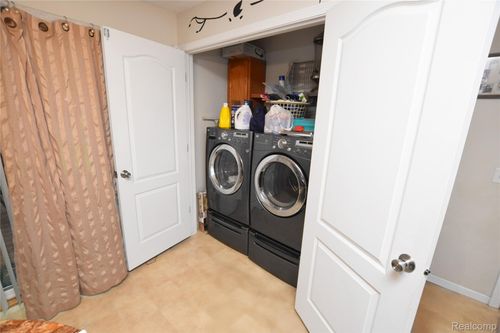 7395 Red Maple Dr, Mount Morris, MI, 48458-1800 | Card Image