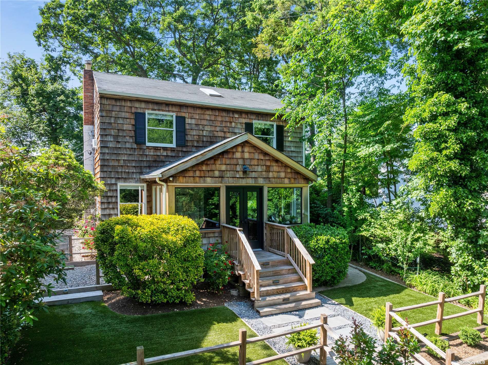 Arthur St, Centerport, NY 11721