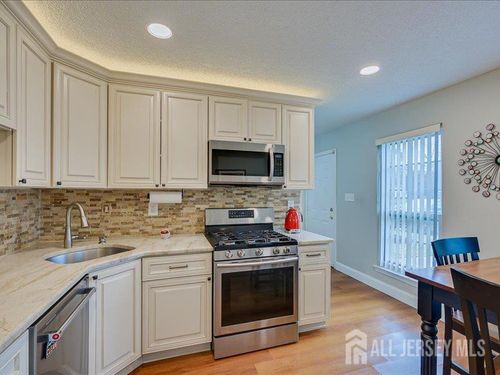 100 Goodwin Dr, North Brunswick, NJ, 08902-4274 | Card Image