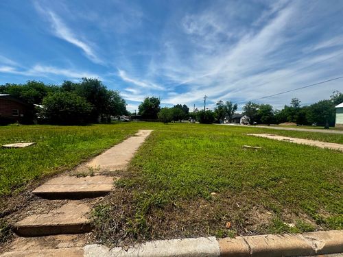 1300 E Sandstone St, Llano, TX, 78643-2431 | Card Image