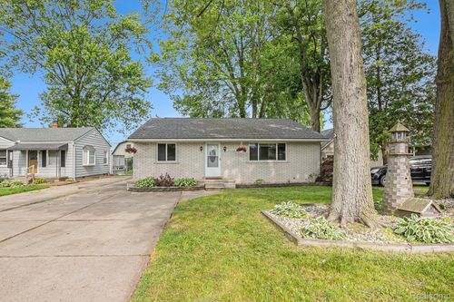 38336 Mallast St, Harrison Township, MI, 48045-2725 | Card Image