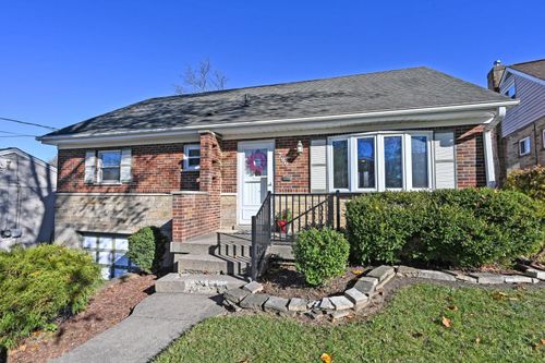 796 Kenray Ct, Reading, OH, 45215-4920 | Card Image