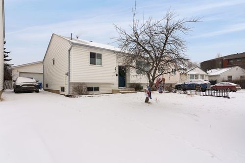 241 Bird Crescent, Home with 4 bedrooms, 2 bathrooms and 4 parking in Fort Mcmurray AB | Card Image