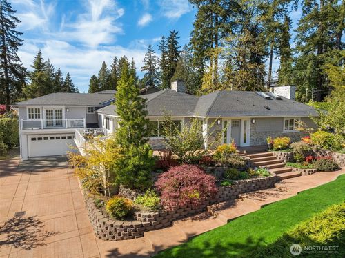 29 94th Avenue Ne, Bellevue, WA, 98004 | Card Image