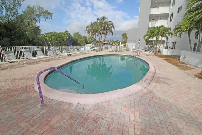 APT-103D - 2860 Ne 14 Th Street Cswy, Condo with 2 bedrooms, 2 bathrooms and null parking in Pompano Beach FL | Image 4