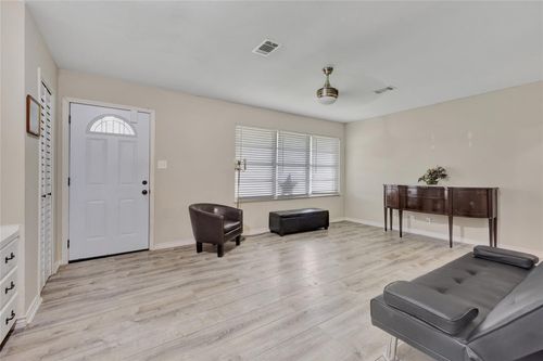 930 Creager St, Houston, TX, 77034-1204 | Card Image