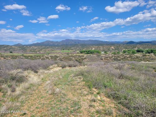 1365 S Iron Springs Rd, Skull Valley, AZ, 86338 | Card Image