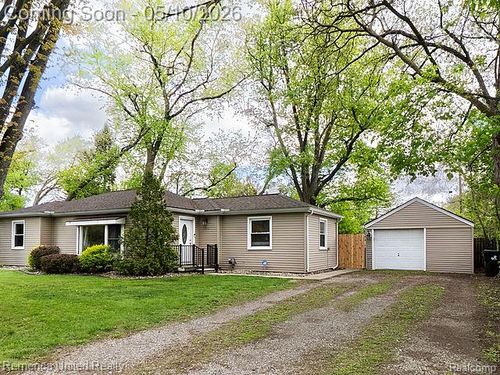 21514 Wheeler St, Farmington Hills, MI, 48336-5657 | Card Image