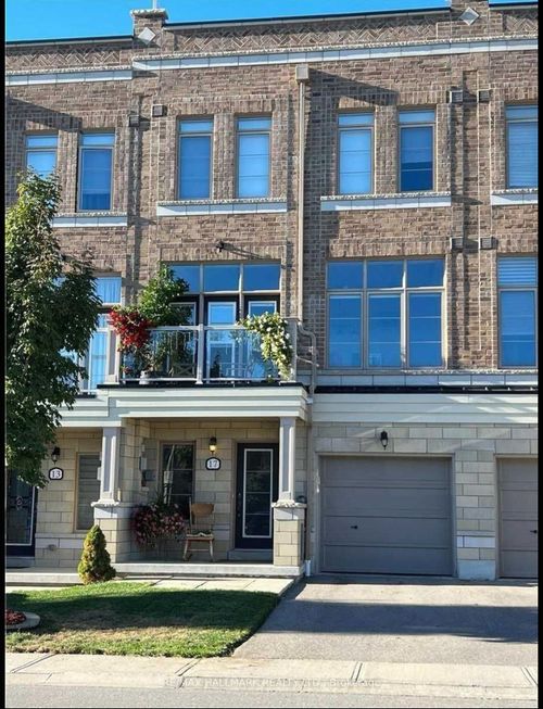 17 Cornerbank Cres, Stouffville, ON, L4A1X1 | Card Image