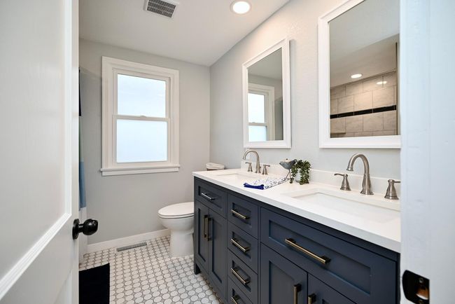 15 Bathroom I.jpg | Image 12