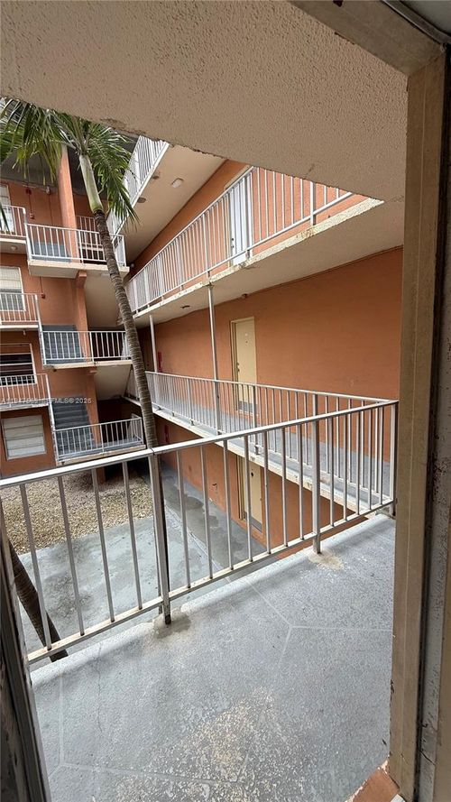 apt-b2002-17600 Nw 68th Ave, Hialeah, FL, 33015-4032 | Card Image