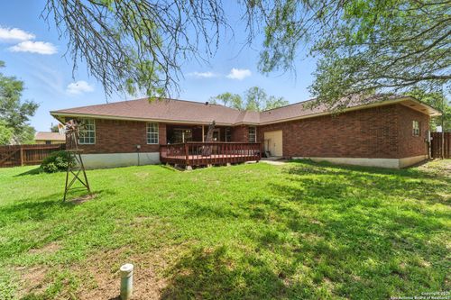 1233 Oakcrest Dr, Pleasanton, TX, 78064-3949 | Card Image