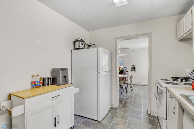 Downstairs unit Kitchen1_3.JPG | Image 24