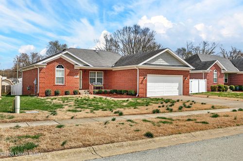 9815 Valley Farms Blvd, Louisville, KY, 40272-3271 | Card Image