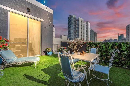 ph205-2275 Biscayne Blvd, Miami, FL, 33137-5032 | Card Image
