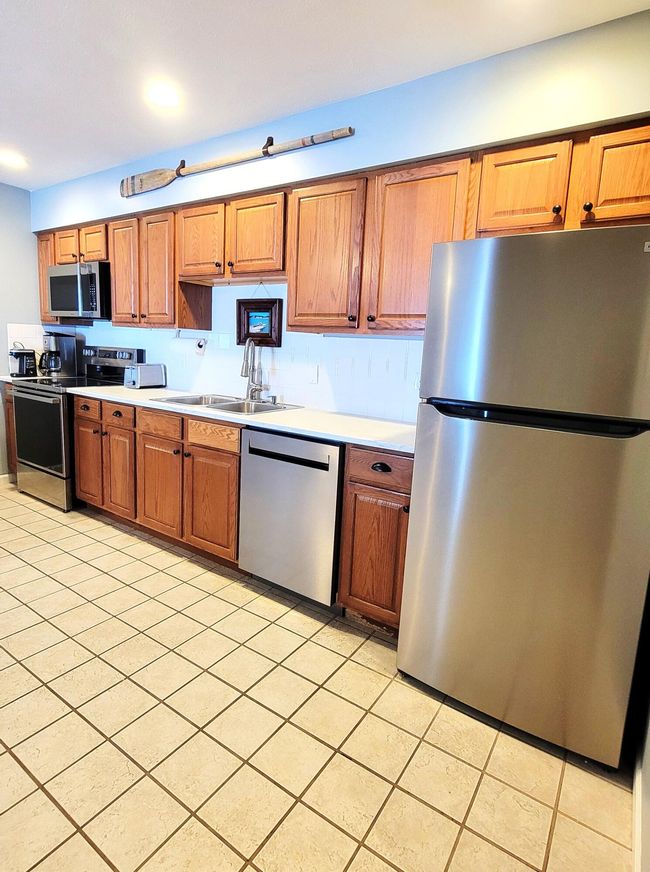 39 - 8535 Portage Point Dr, Condo with 2 bedrooms, 1 bathrooms and null parking in Onekama MI | Image 5
