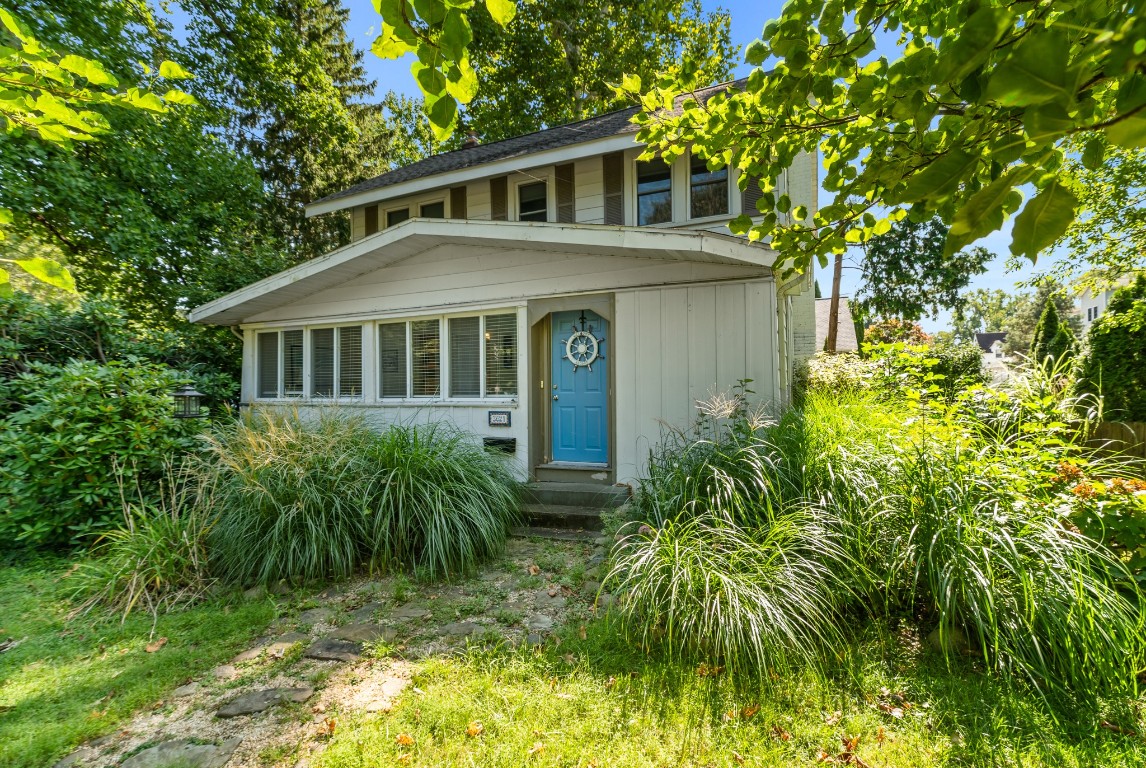 Sycamore Dr, Erie, PA 16505