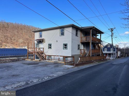 5-45 N Green St, BERKELEY SPRINGS, WV, 25411-1643 | Card Image