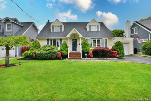 287 Charles Ave, Massapequa Park, NY, 11762-1802 | Card Image