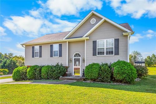 1170 Sterling Pointe Dr, King, NC, 27021-7480 | Card Image