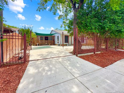 606 S San Horacio Ave, San Antonio, TX, 78237-2858 | Card Image