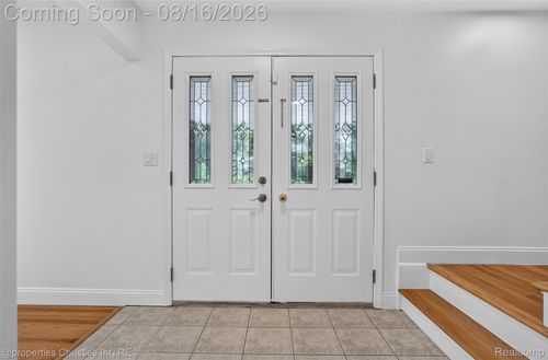 2834 Rossmoor Cir, Bloomfield Hills, MI, 48302-1052 | Card Image
