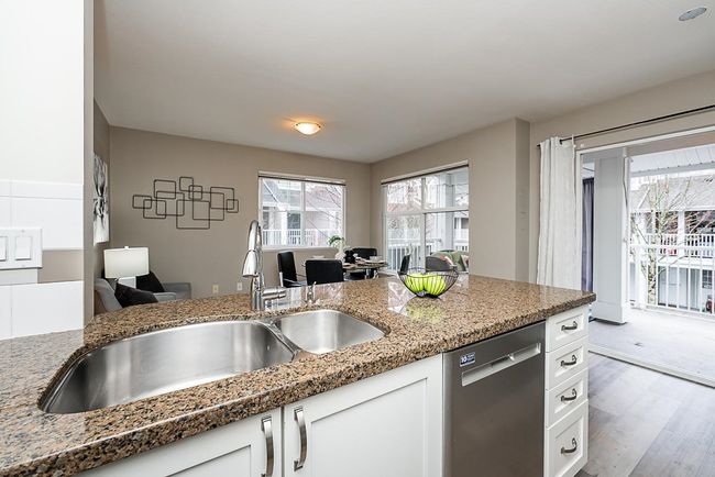 6 - 6555 192 A Street, Townhouse with 3 bedrooms, 2 bathrooms and 4 parking in Surrey BC | Image 11