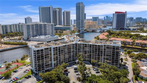 724-200 Leslie Dr, Hallandale Beach, FL, 33009-7311 | Card Image