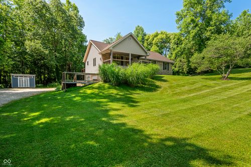 11059 W Old Nashville Rd, Columbus, IN, 47201-9286 | Card Image