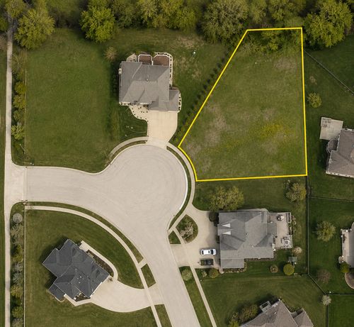 30W150 Whitney Road, West Chicago, IL, 60185 | Card Image