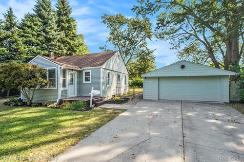 11691 Cornell St, Taylor, MI, 48180-4048 | Card Image