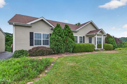 220 Crossroads Pl, Lebanon, VA, 24266-4529 | Card Image