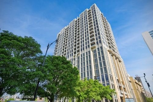 apt-905-700 Larrabee St, CHICAGO, IL, 60654-7016 | Card Image