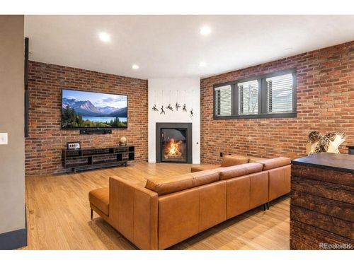 943 N Clarkson St, Denver, CO, 80218-2702 | Card Image