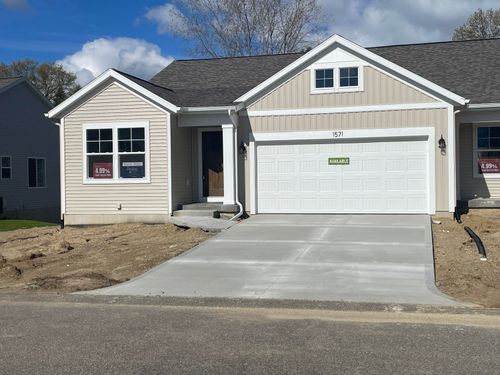1571 N Village Cir, Kalamazoo, MI, 49009-6136 | Card Image