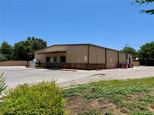 1001 A Vine St, Brownwood, TX, 76801-3240 | Card Image