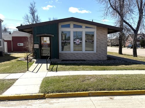 302 2nd Ave Sw, Jamestown, ND, 58401-4157 | Card Image