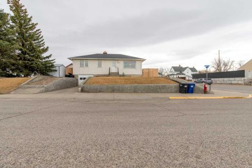 304 21 Street, Fort Macleod, AB, T0L0Z0 | Card Image