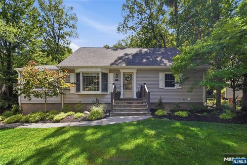 49 Skytop Dr, Mahwah, NJ, 07430-3012 | Card Image