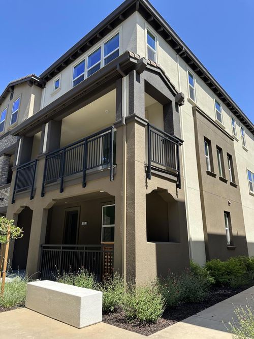 923 Loyola Ln, Morgan Hill, CA, 95037-7934 | Card Image