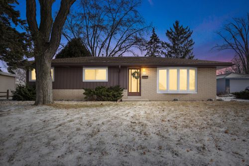 1478368 Manchester Dr, Menomonee Falls, WI, 53051-3918 | Card Image